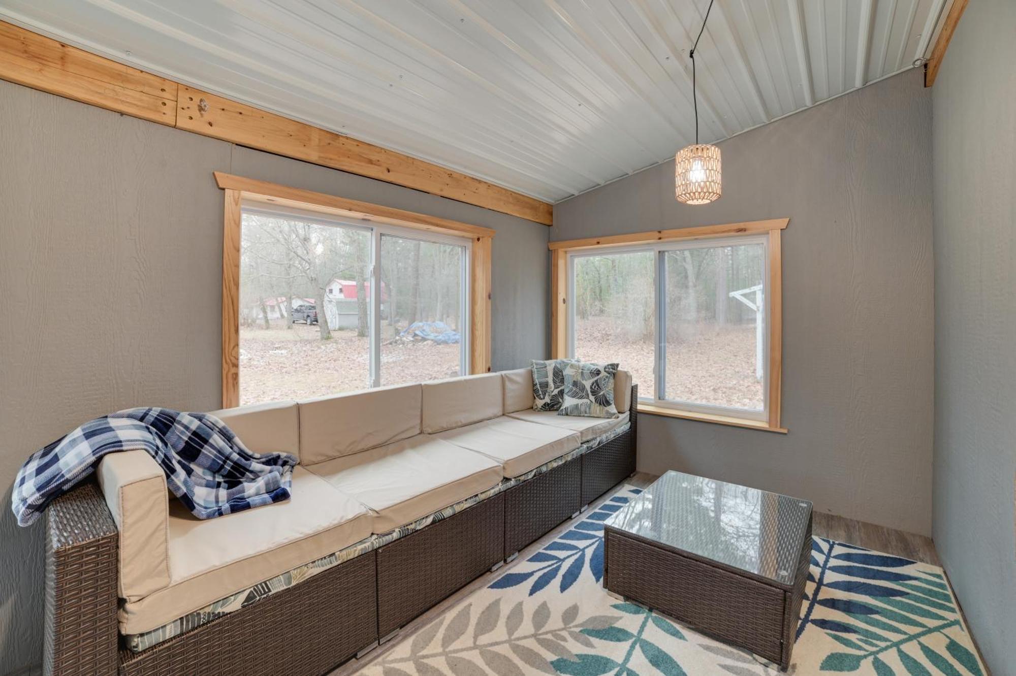 Scenic Evans Hideaway Steps To Lake Huron! Oscoda المظهر الخارجي الصورة
